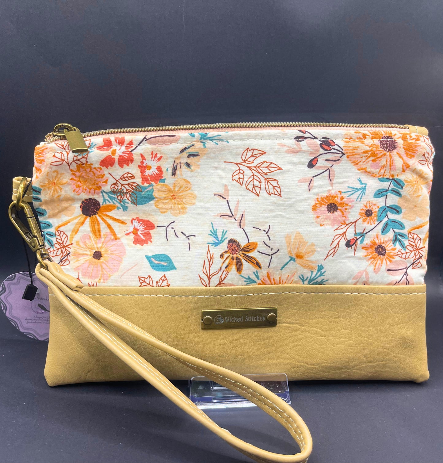 Artemis Wristlet- Antique Floral
