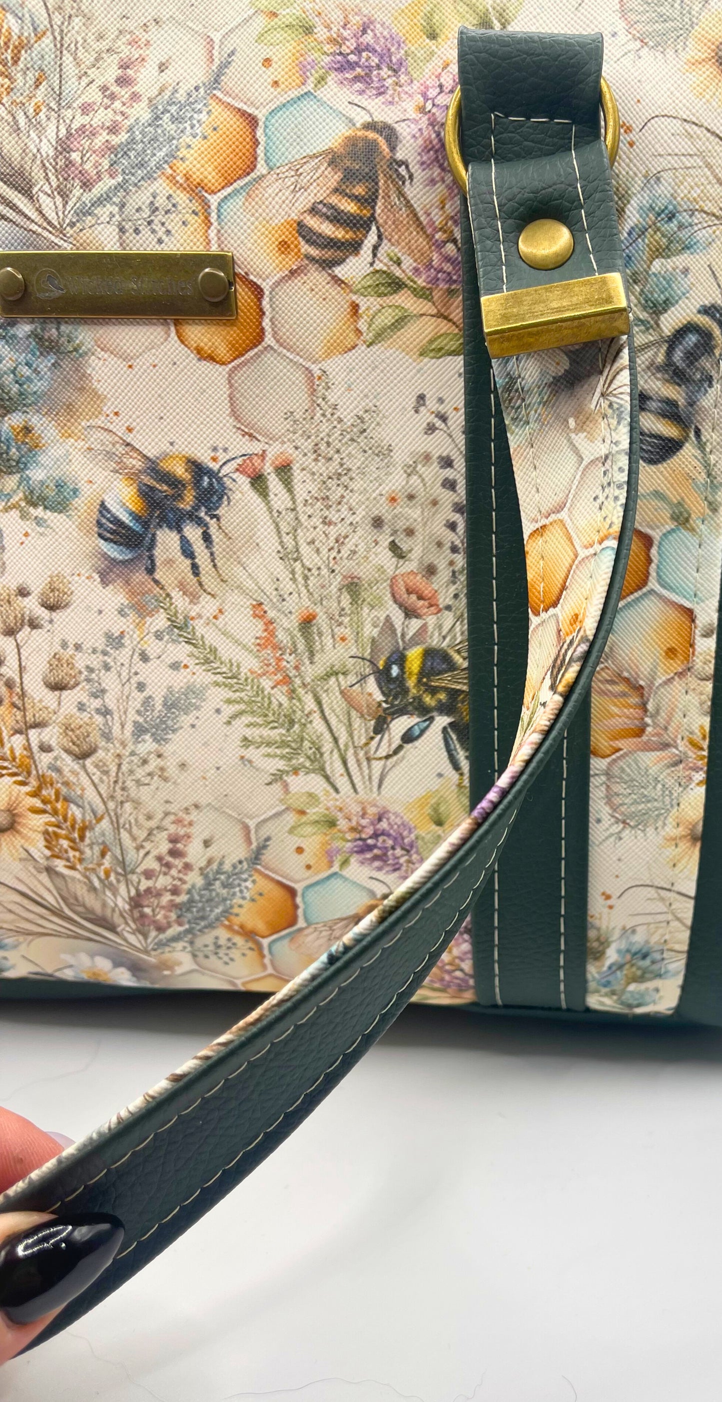 Selene (sm.)- Do Bees Even Have Knees?